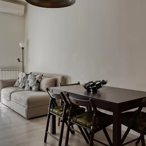 Appartamento Joivy Vibrant 2bed With Balcony, Milano